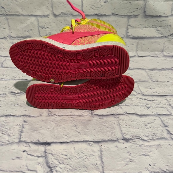 PUMA | Fluorescent Yellow Sky Wedge Reptile Sneaker Size 6 - Picture 4 of 7